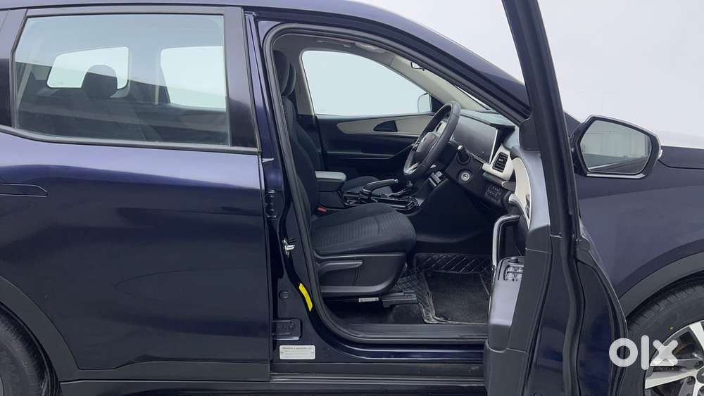 Mahindra Xuv700 2.2 Ax 5 Diesel At Str, 2023, Diesel