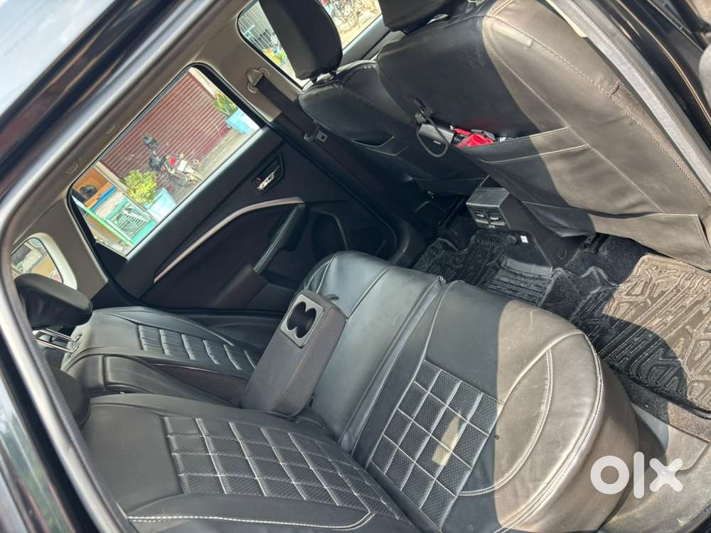 Maruti Suzuki Brezza Zxi Smart Hybrid With Sunroof Only 11000 Km