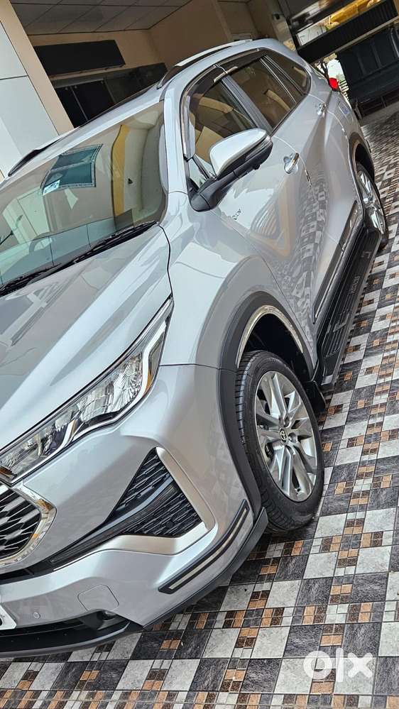 Toyota Innova Hycross 2.0 Zx (o) Hybrid 7 Str, 2026, Petrol