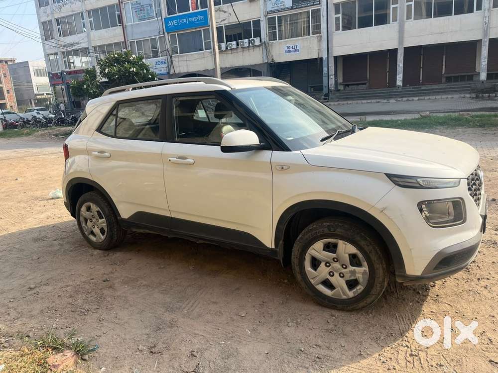 Hyundai Venue Petrol Manual 2021
