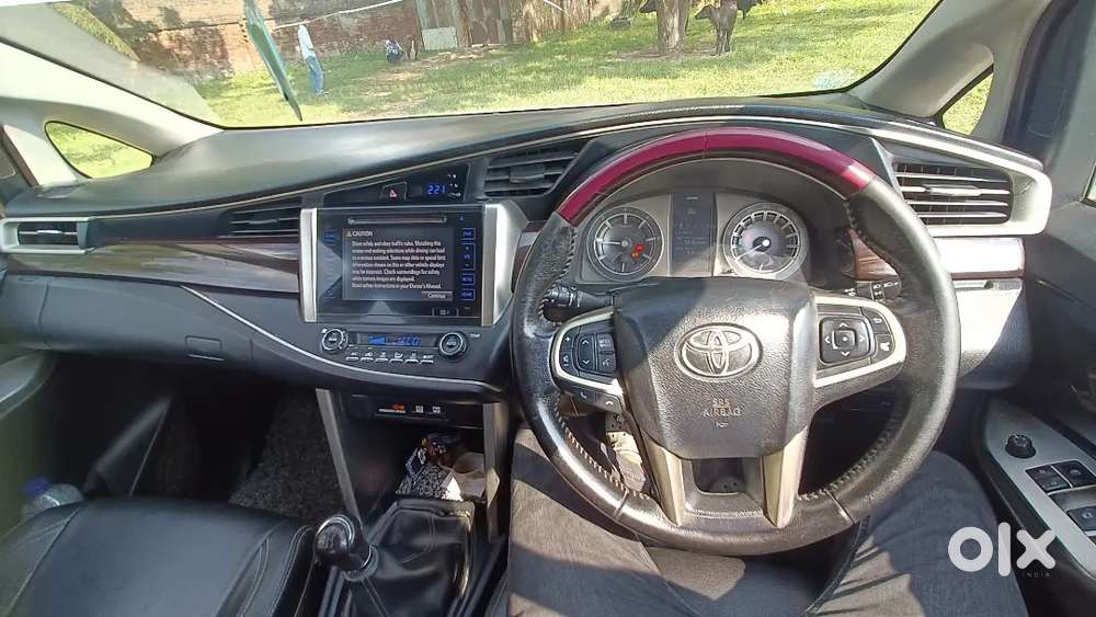 Innova Crysta 2.4 V Diesel White