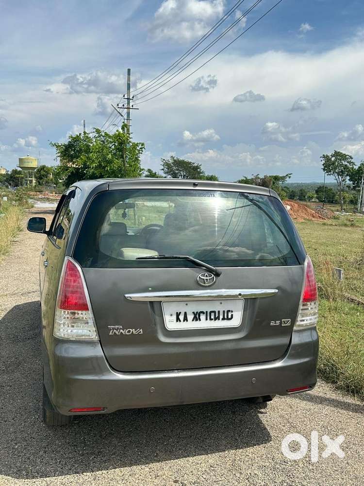Toyota Innova 2011 Diesel 1.40.000 Km Driven