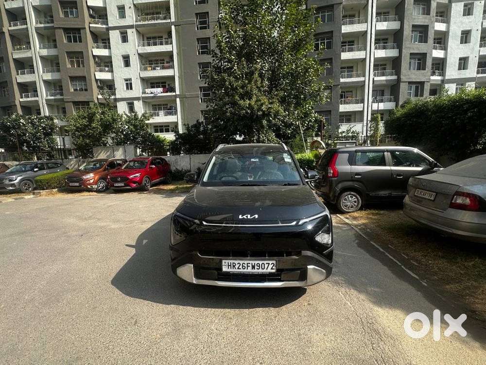 Kia Carens Clavis, 2025, Petrol