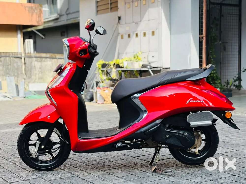 Red Yamaha Fascino Red Yamaha Fascino 125 Fi Hybrid Scooter, 1,280