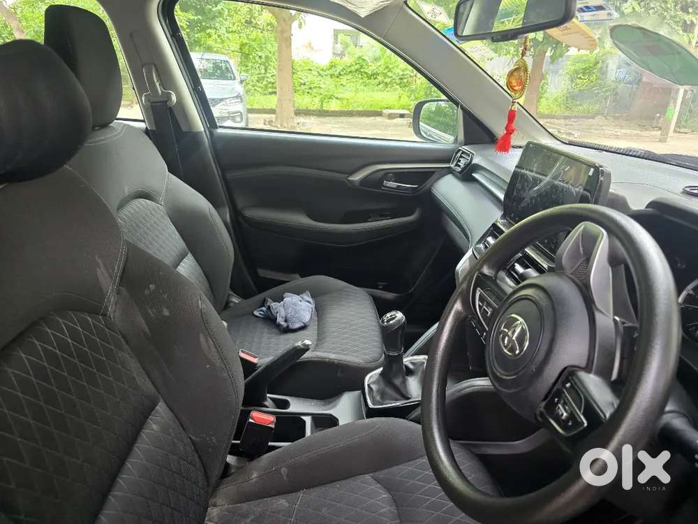  Toyota Urban Cruiser Hyryder G Cng (top Model)  2023  Black  Imm