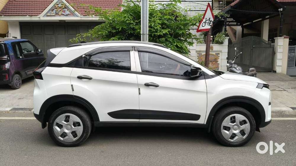 Tata Nexon Smart Plus S 1.2 Revotron Petrol 5 Mt, 2024, Petrol