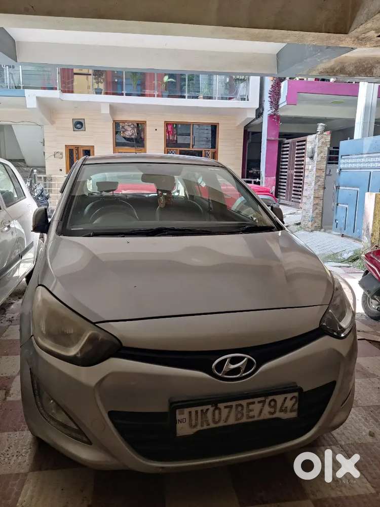 Hyundai I20 Sportz 2014 Silver Colour