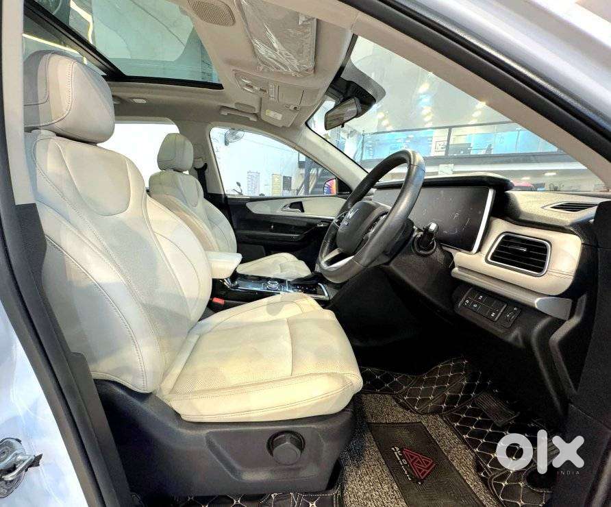 Mahindra Xuv700 2.2 Ax 7 Diesel At Luxury Pack Str Awd, 2023, Diesel