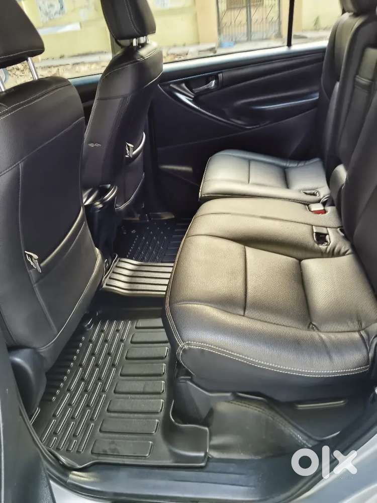 Toyota Innova Crysta 2.4g 2018 Yellow Bord
