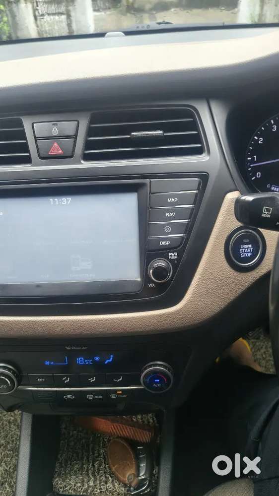 Hyundai Elite I20 2018 Dual Tone Army Person Car