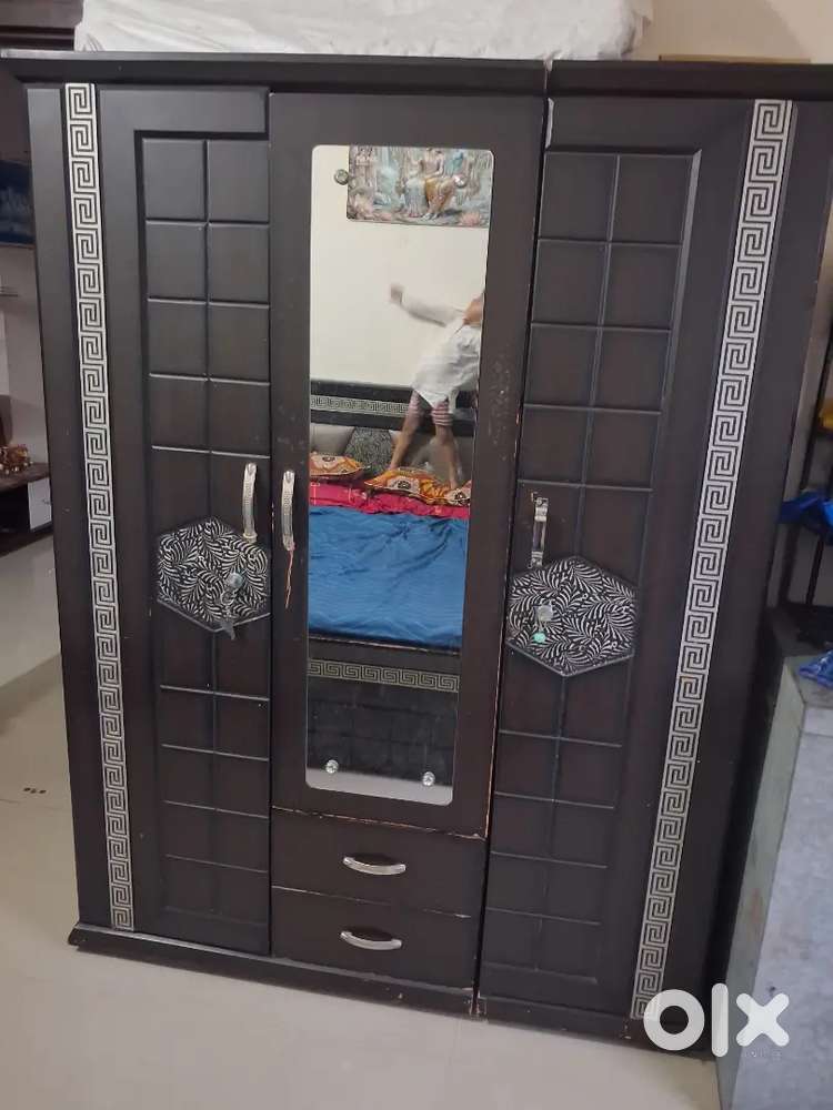 ? કબાટ મજબૂત લાકડાનો