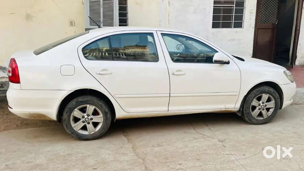 Skoda Laura 2012 Diesel 100000 Km Driven