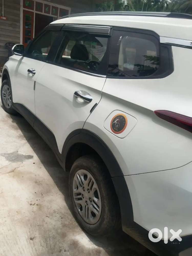 Kia Carens 2023 Petrol 7-seater