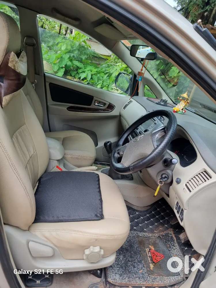 Toyota Innova 2.5 V 2013