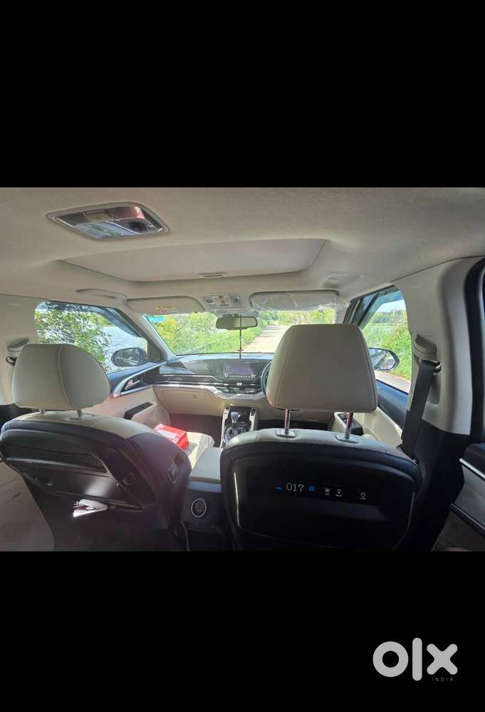 Kia Carens 2025 Petrol Well Maintained