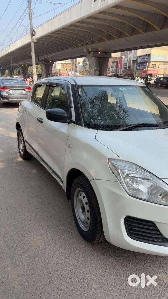 Maruti Suzuki Swift Lxi Optional-o, 2022, Petrol