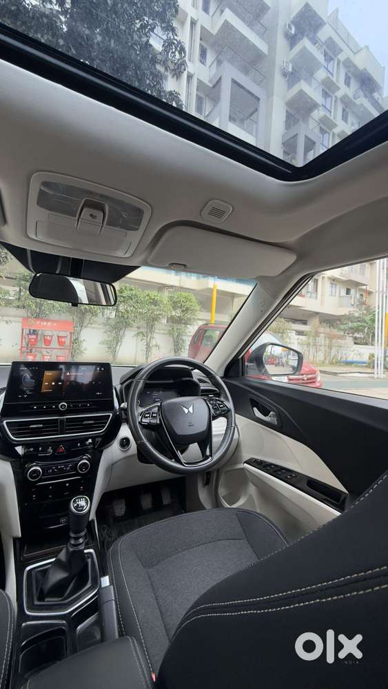 Mahindra Xuv 3xo Ax5 Pm Mt, 2024, Petrol