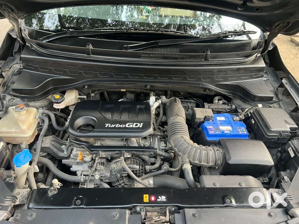 Showroom Condition Kia Sonet Petrol 2021, Driven 41500 Kms In  7.05 L