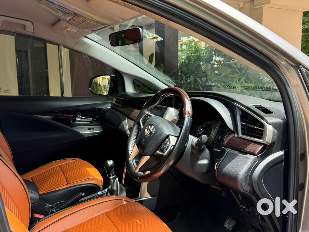 Toyota Innova Crysta 2.4 V 2020