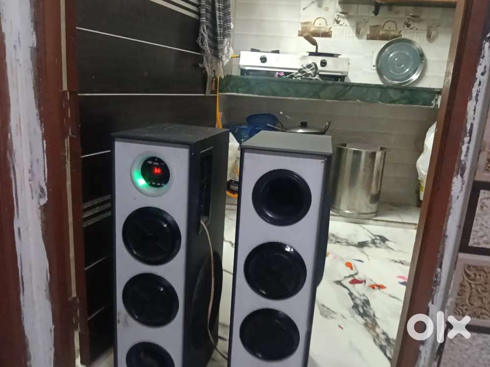 Very good condition 2 speaker DJ
