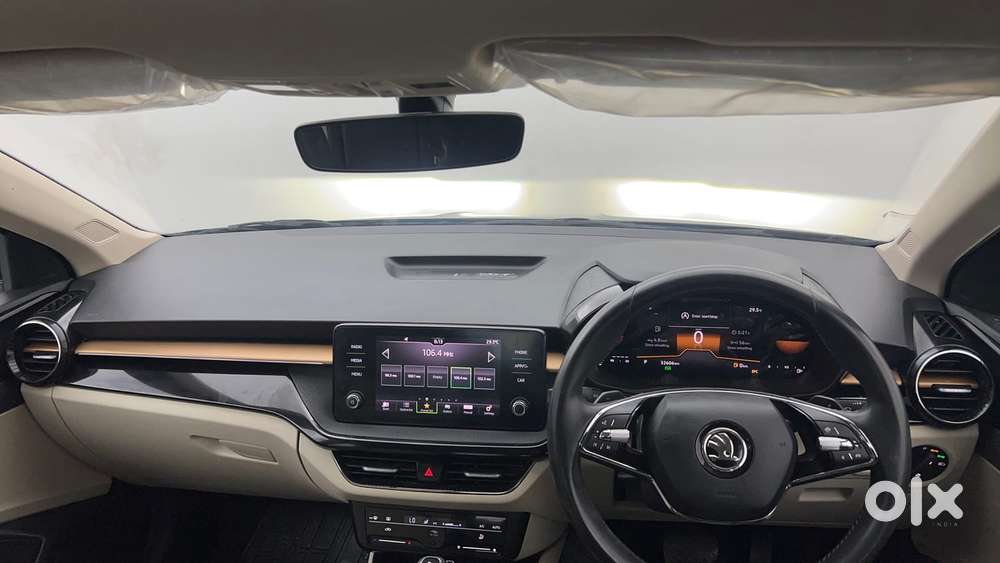 Skoda Slavia Style 1.0l Tsi At, 2023, Petrol
