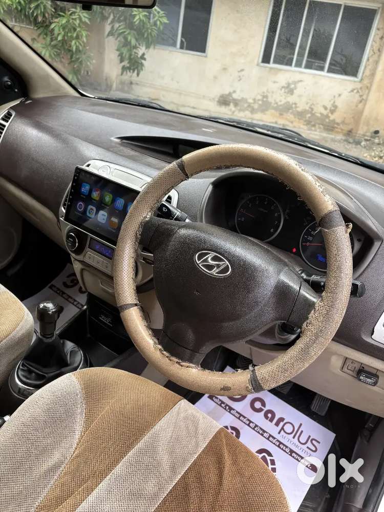 Doctor Female Car Reparshing Done Tiptop Condition