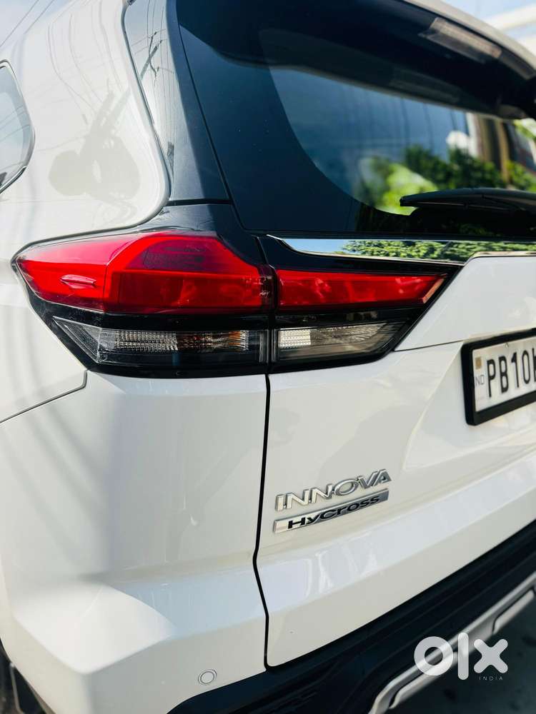 Toyota Innova Hycross 2.0 Zx (o) Hybrid 7 Str, 2025, Petrol