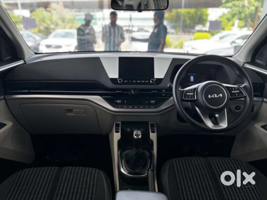 Kia Carens 1.5 Prestige Plus 7 Str Imt, 2023, Petrol