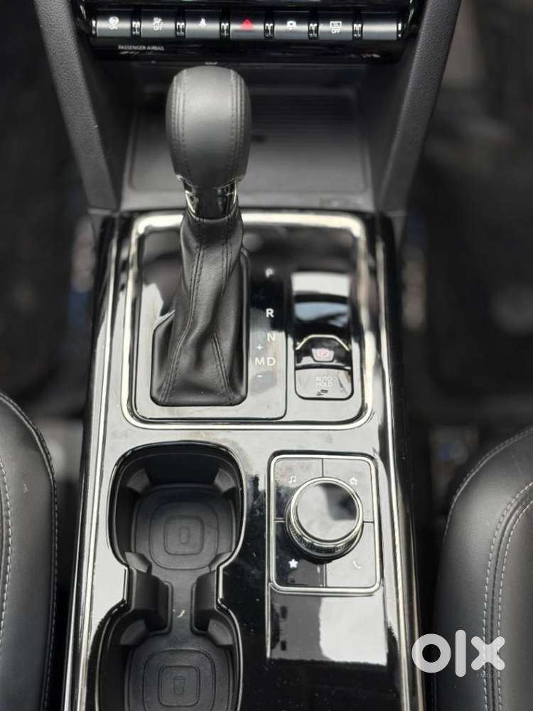 Mahindra Xuv700 2.0 Ax 7 Petrol At Luxury Pack Str, 2025, Petrol