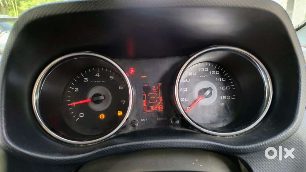 Mahindra Tuv 300 T8, 2017, Petrol