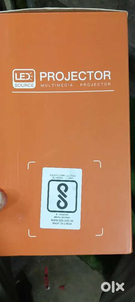 PORTABLE PROJECTOR