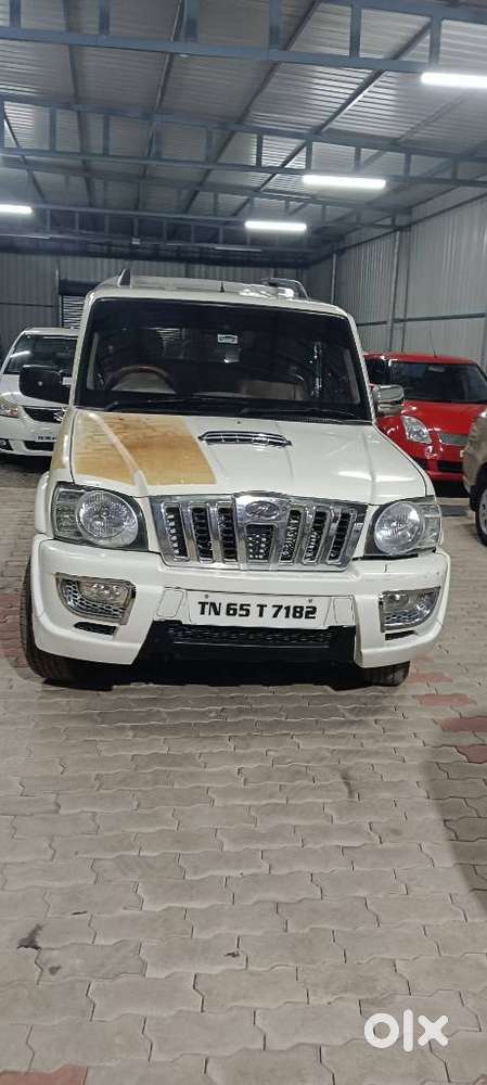 Mahindra Scorpio, 2015