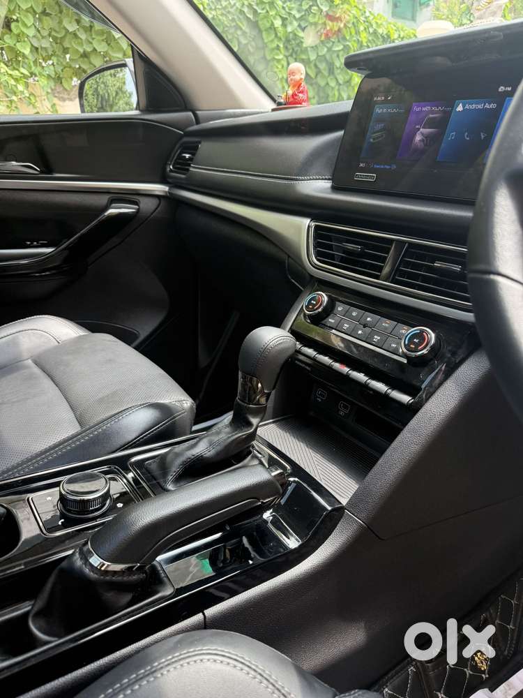 Mahindra Xuv700 2.0 Ax 7 Petrol At Str, 2025, Petrol
