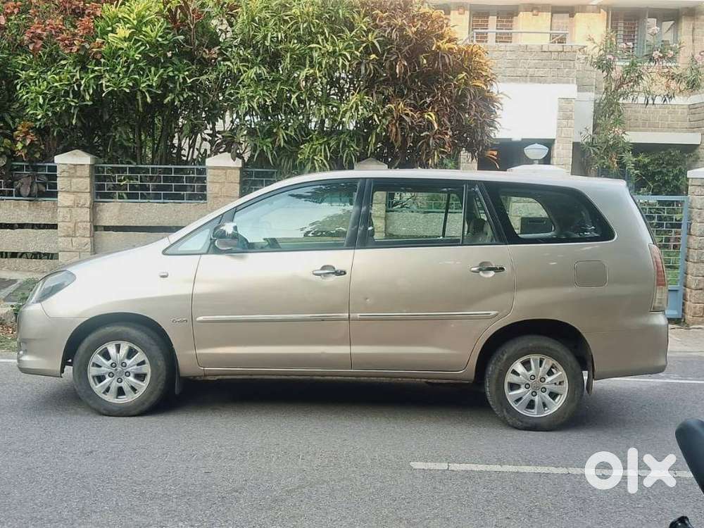 Toyota Innova 2.5 V 8 Str, 2010, Diesel