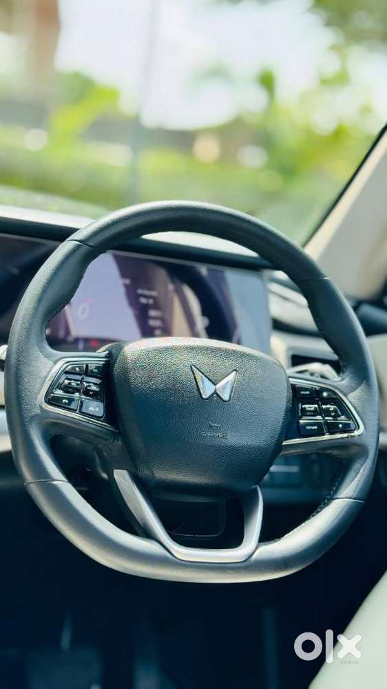 Mahindra Xuv700 2.2 Ax 7 Diesel At Luxury Pack Str, 2025, Diesel