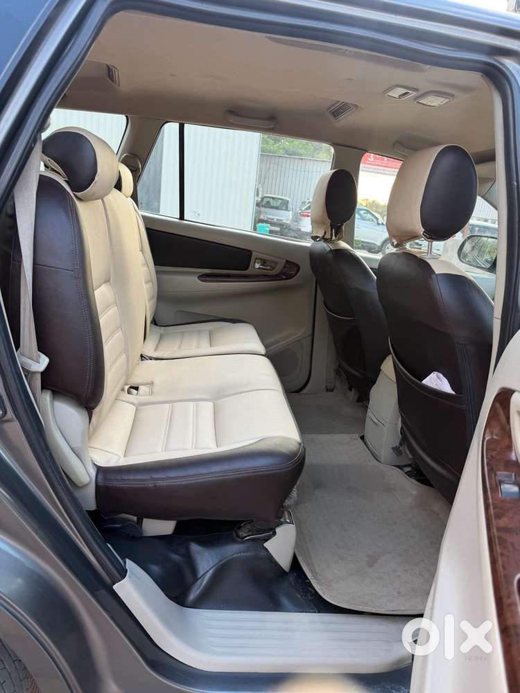 Toyota Innova 2.5 V 8 Str, 2013, Diesel