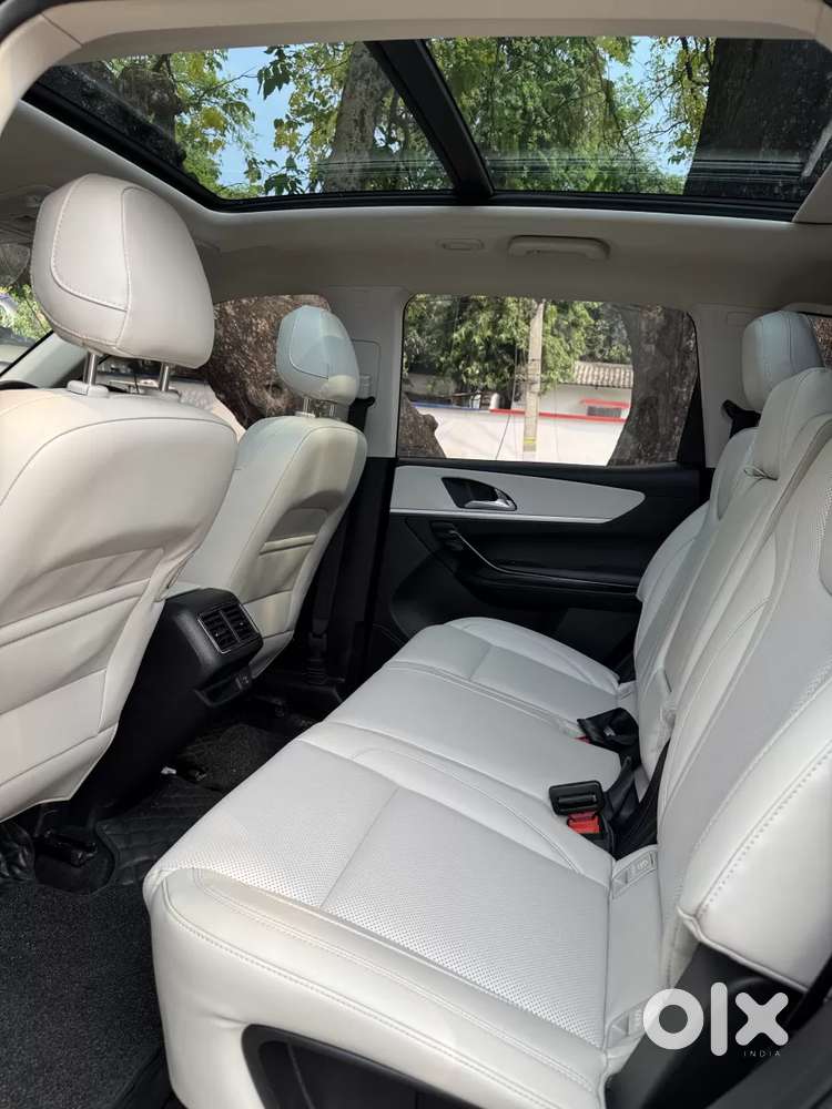 Mahindra Xuv700 2.2 Ax 7 Diesel At Luxury Pack Str Awd, 2024, Diesel