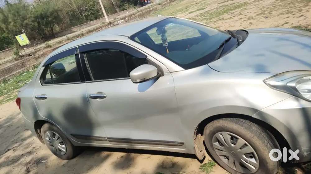 Well Maintained Cng Fitted Swift Dezire.