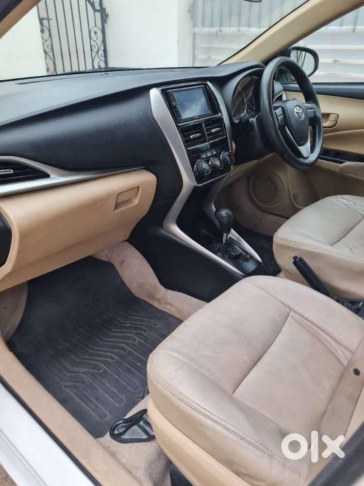 Toyota Yaris J Cvt, 2019, Petrol