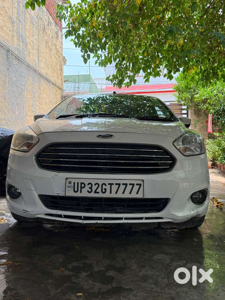 Ford Figo Petrol 2015
