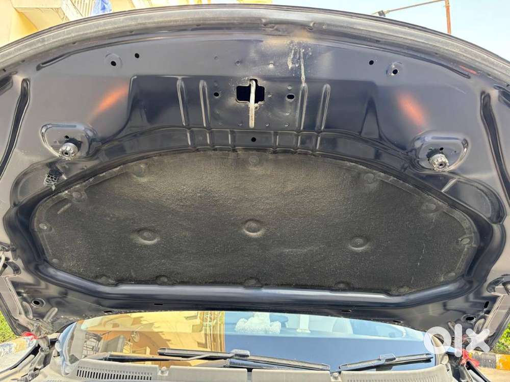 Mahindra Xuv700 Ax5 Petrol Mt 7 Seater 2022