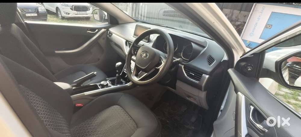 Tata Nexon 1.2 Revotron Xz Plus, 2017, Petrol