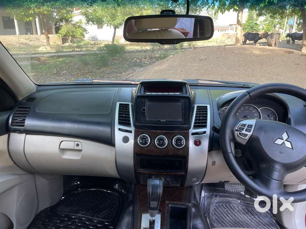 Mitsubishi Pajero Sport 4x4 At, 2015, Petrol