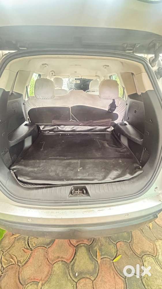Mahindra Xuv700 2024 Diesel Well Maintained