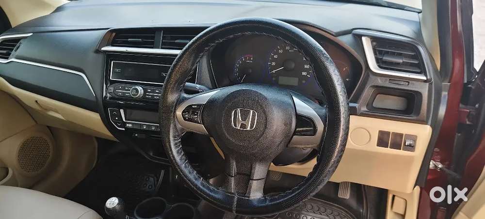 Honda Amaze 2017 Petrol Well Maintained. Showroom Maintaince.