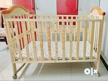 Used baby store cot for sale