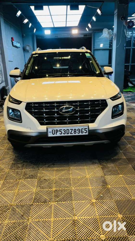 Hyundai Venue 2021 Petrol 23800 Km Driven