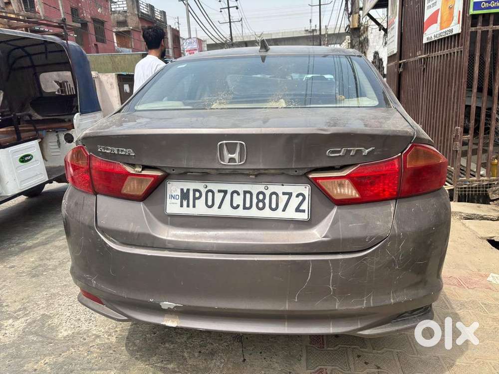 Honda City 2015 Cng & Hybrids 90000 Km Driven Cng Pass Nahi Hai
