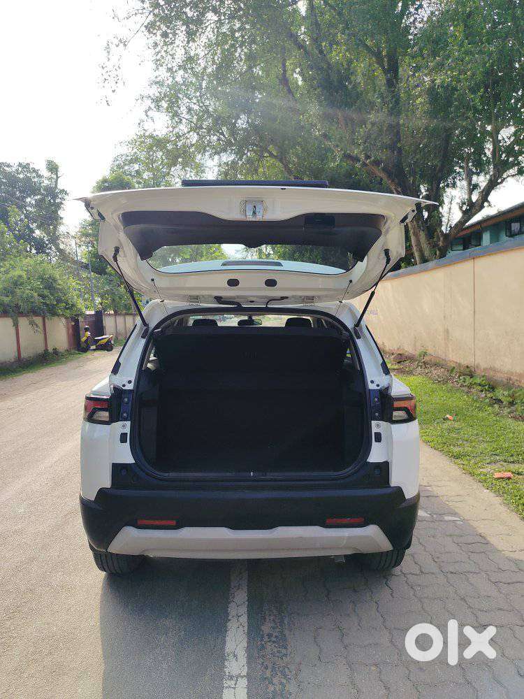 Maruti Suzuki Brezza 1.5 Zxi Smart Hybrid, 2023, Petrol