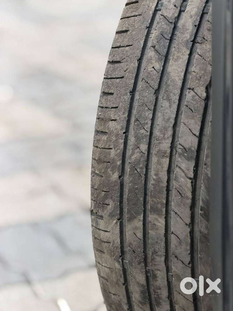 Mahindra Xuv700 2.0 Mx Petrol Mt 5 Str, 2022, Petrol